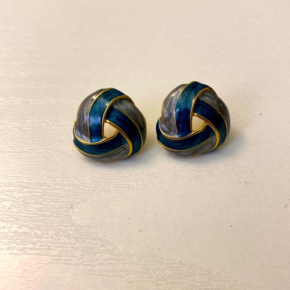 Vintage gold earrings with lacquer